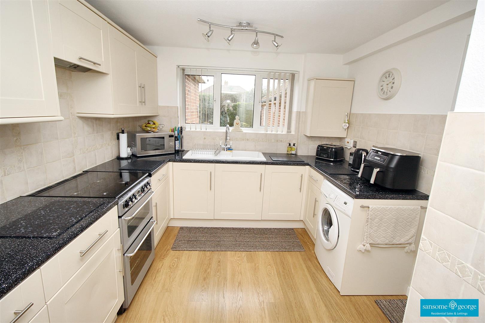 3 bed property in Compton Avenue, Tilehurst